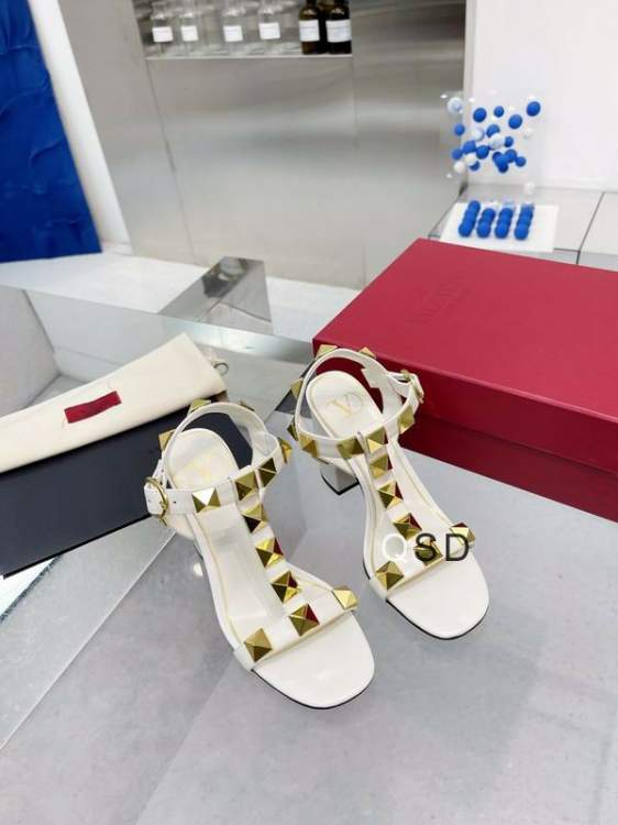 Picture of Valentino Shoes _SKUValentinosz35-414CSD090520355